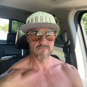 Meet your Posher, Adam